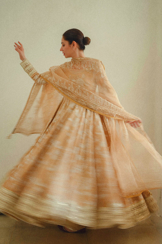 Mahira Khan in Zeenat