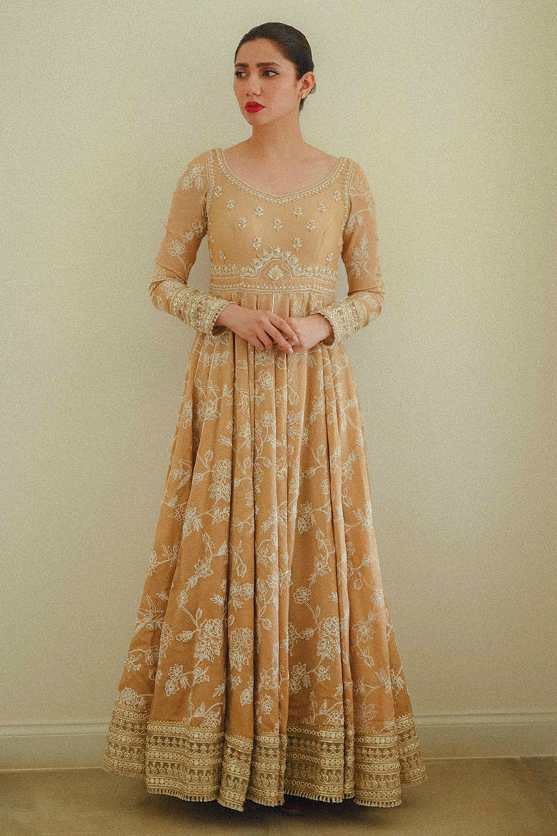 Mahira Khan in Zeenat