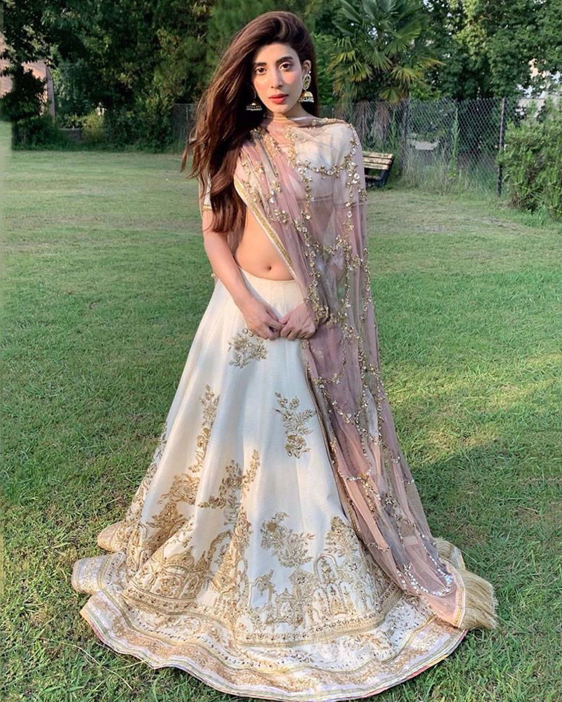 urwa hocane wedding dress designer Mawra Hocane's wedding outfit was designed by Rano's Heirlooms anyone else  looking for it contact us +918050030643 DM & WhatsApp   @flawsomeboutique_kk