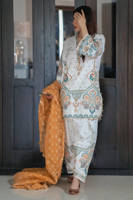 Picture of Naimal Khawar in Suraj Mukhi