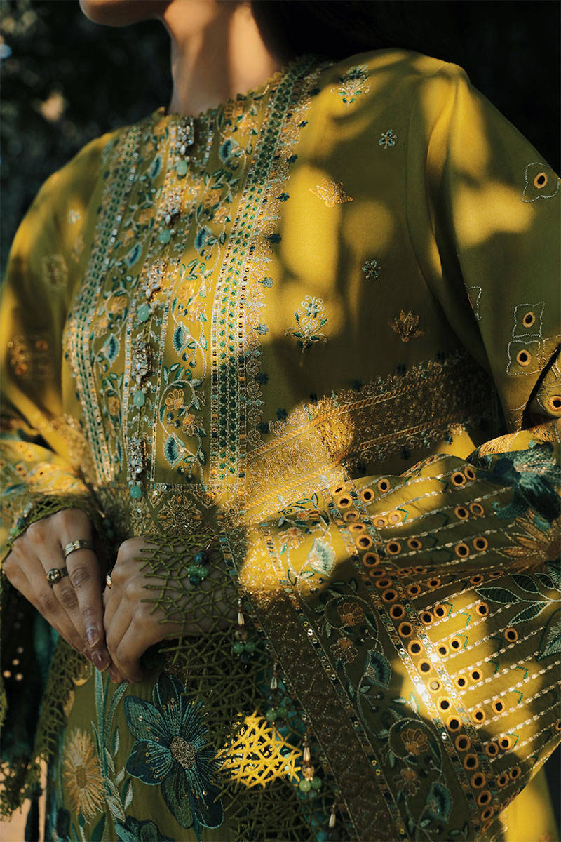 Picture of Alizeh in Tulsi