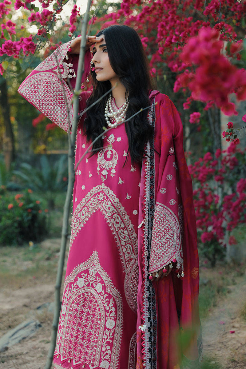 Picture of Alizeh in Gulabo