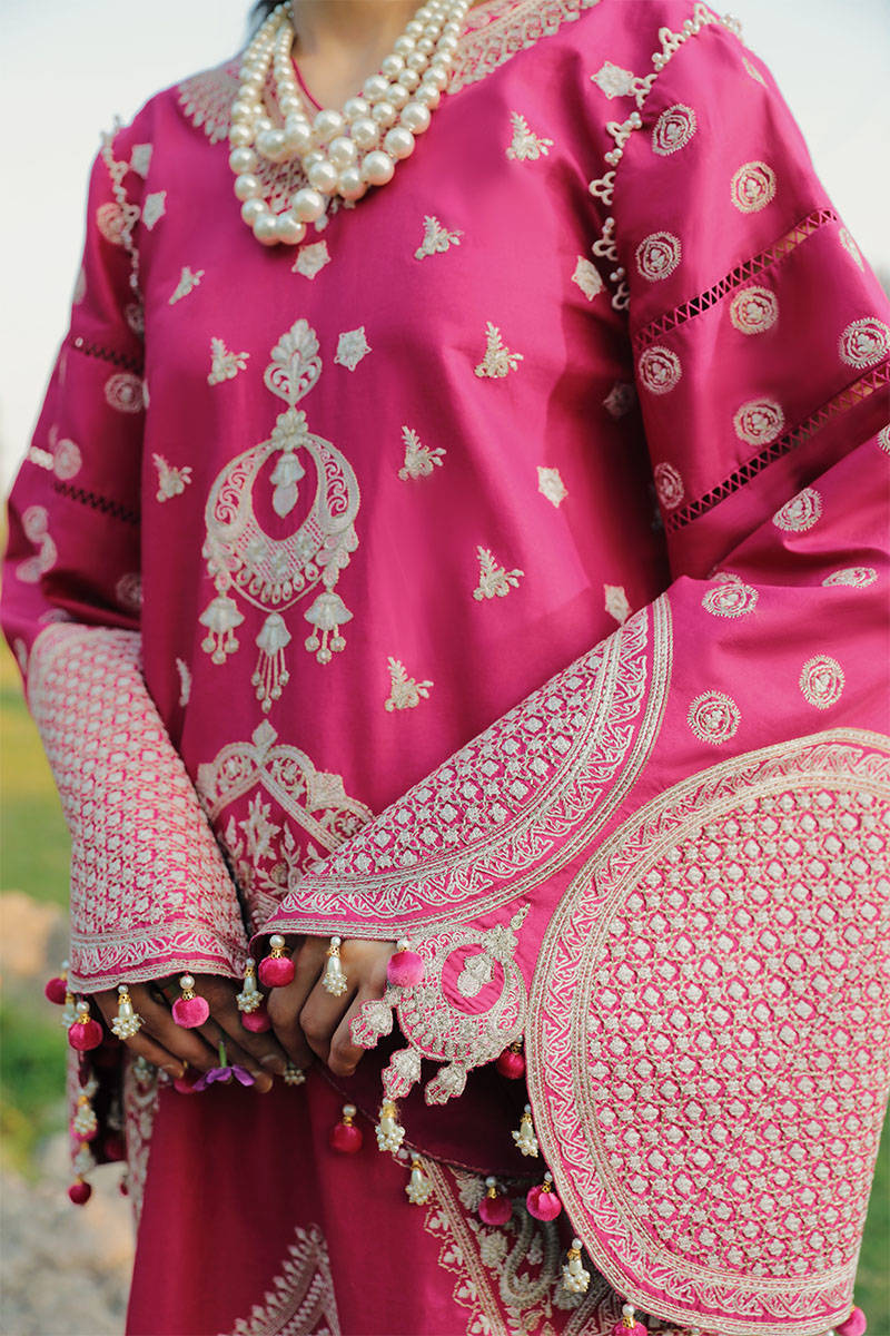 Picture of Alizeh in Gulabo