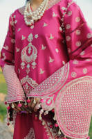 Picture of Alizeh in Gulabo