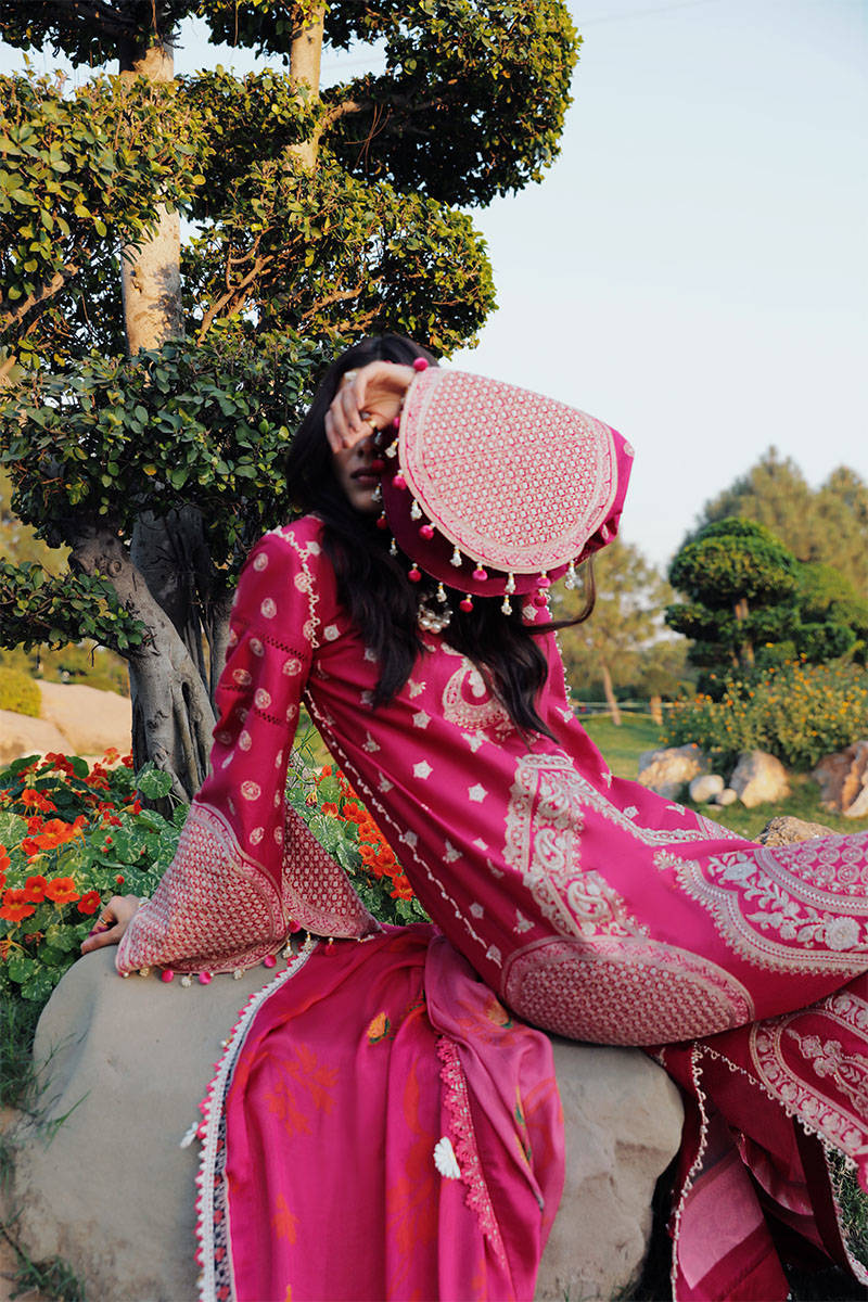 Picture of Alizeh in Gulabo